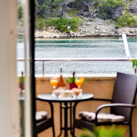 Apartment Neighbor By Ivcic Novigrad (Dalmatia)